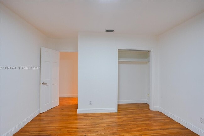 Building Photo - 355 Redwood Ln