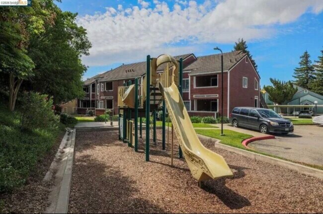 Building Photo - 2701 Harvest Ln