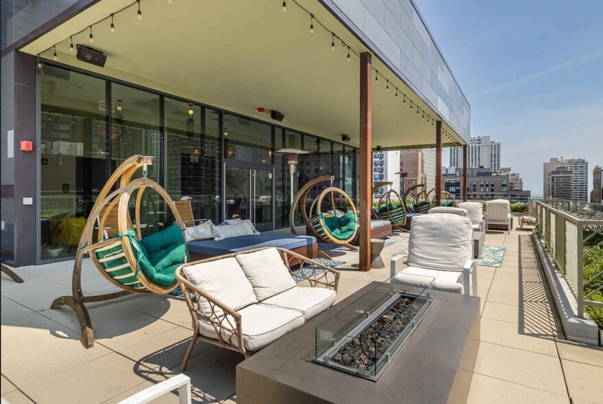 Building Photo - 122 W Division St