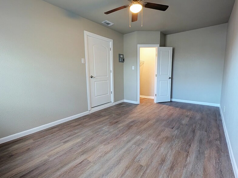 Building Photo - 5802 Magnes Ln
