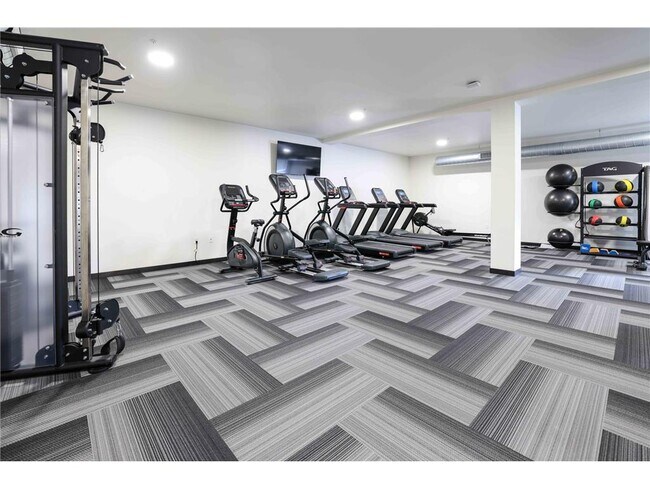 Building Photo - 28 7th St NE