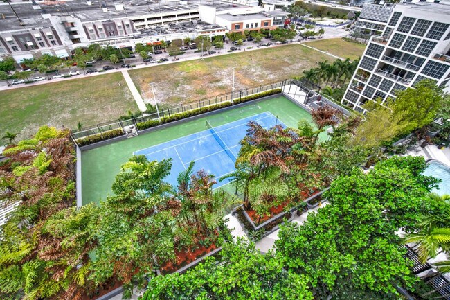 Building Photo - 121 NE 34th St