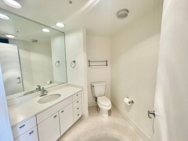 Building Photo - Panoramic City View 2Br/2BA Waterfront SF ...