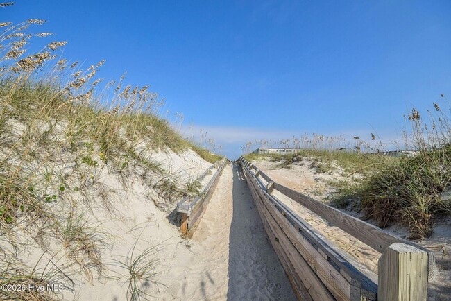 Building Photo - 301 Commerce Way