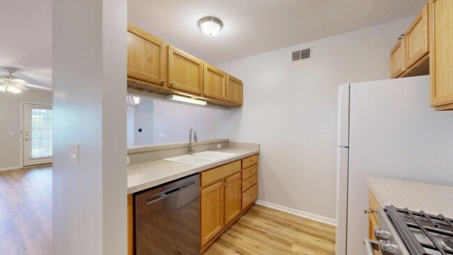 Building Photo - 2718 S Knightsbridge Cir