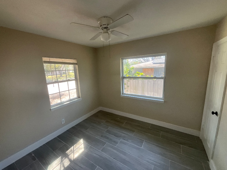 Building Photo - 32 8th Ave SE