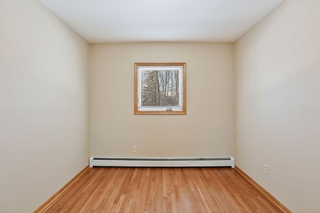 Building Photo - Updated 2 Bedroom with Hardwood Floors!