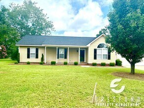 Building Photo - RECENTLY RENOVATED 3 BEDROOM just minutes ...