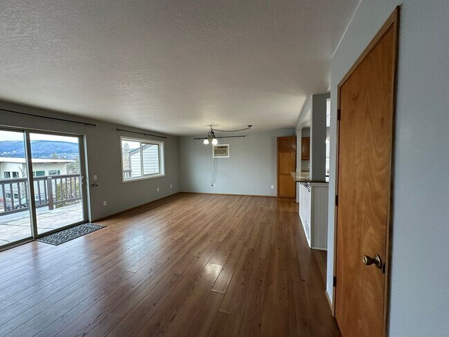 Building Photo - 2495 Wasco St