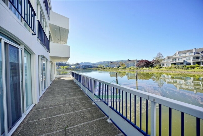 Building Photo - 5105 Shelter Bay Ave