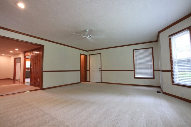 Building Photo - 308 S Baird Ln