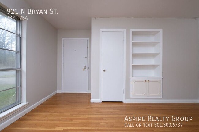Building Photo - Updated 3 bedroom Home in Midtown
