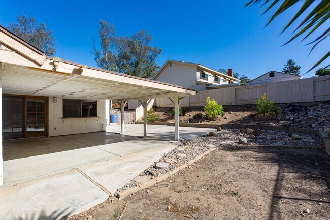 Building Photo - Traditional Home in North Fletcher Hills!