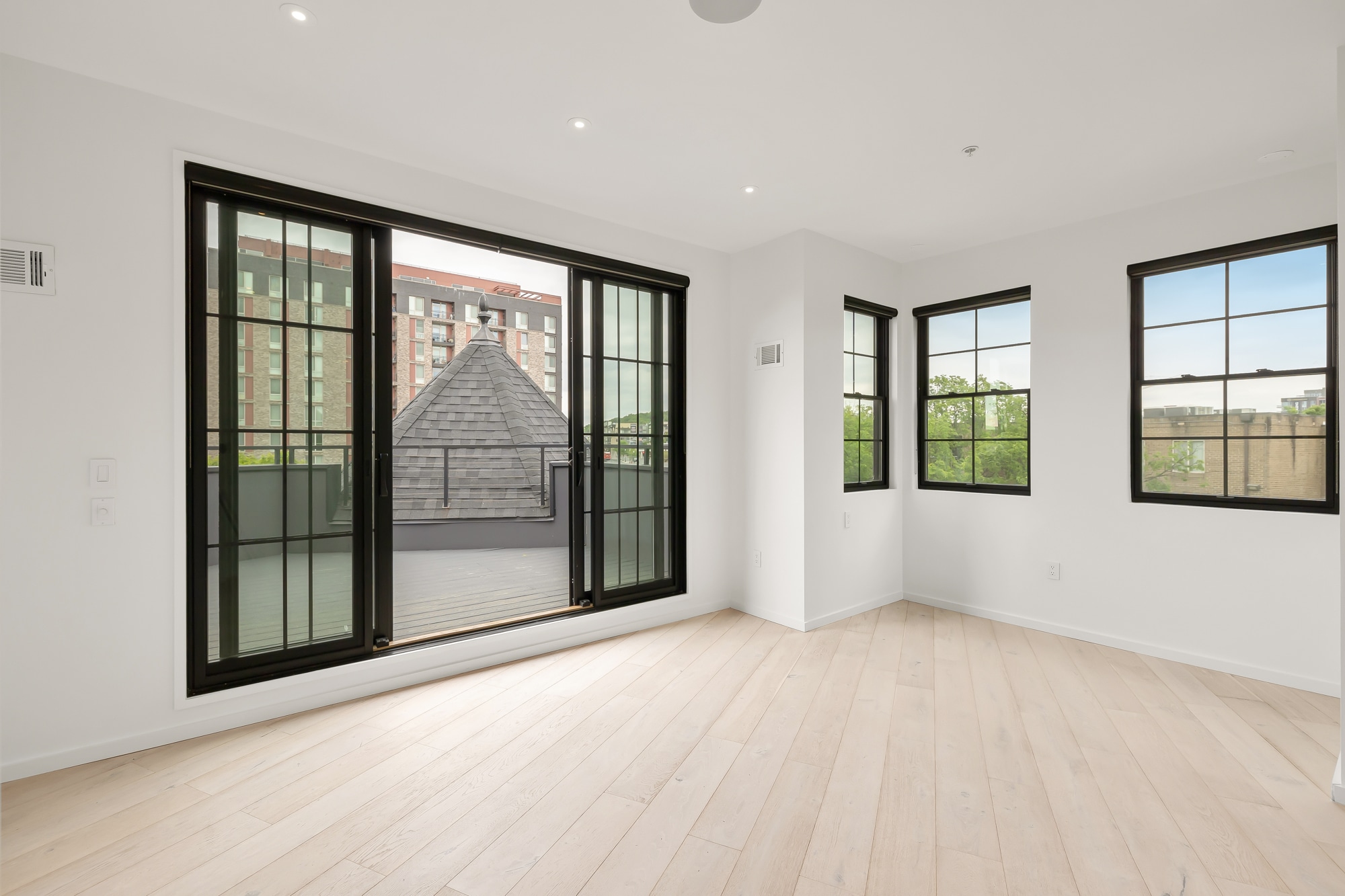 Building Photo - 1451 Maryland Ave NE