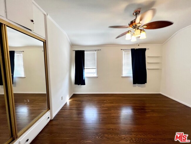 Building Photo - 5039 Inadale Ave