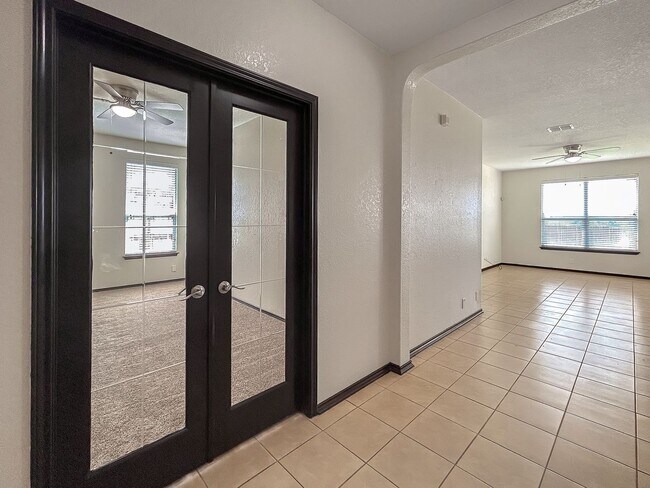 Building Photo - One-Story Home with Office in Bridlewood P...