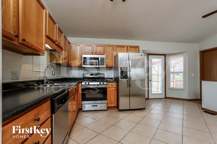Building Photo - 819 Lakeside Manor Dr