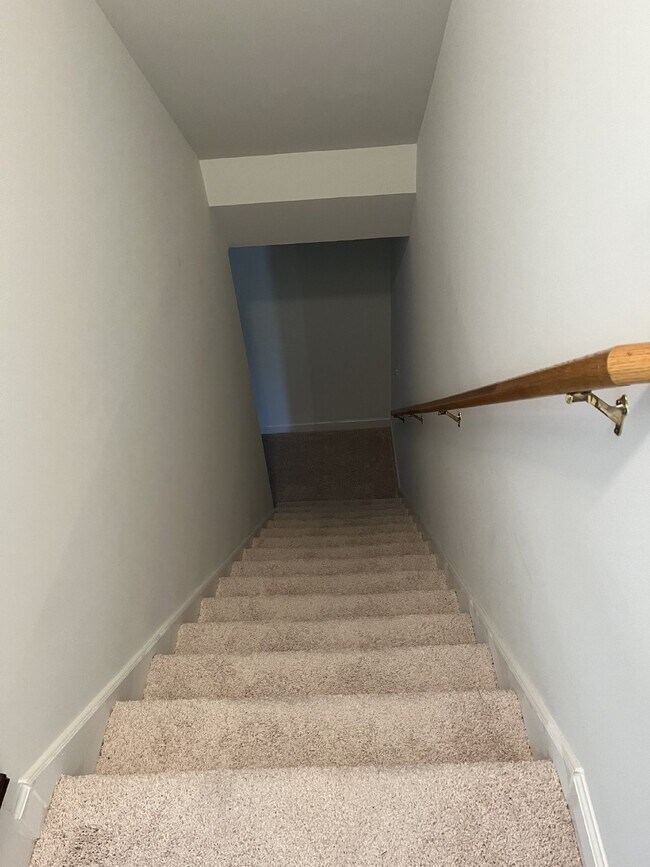 Building Photo - 1622 Brentwood Pointe