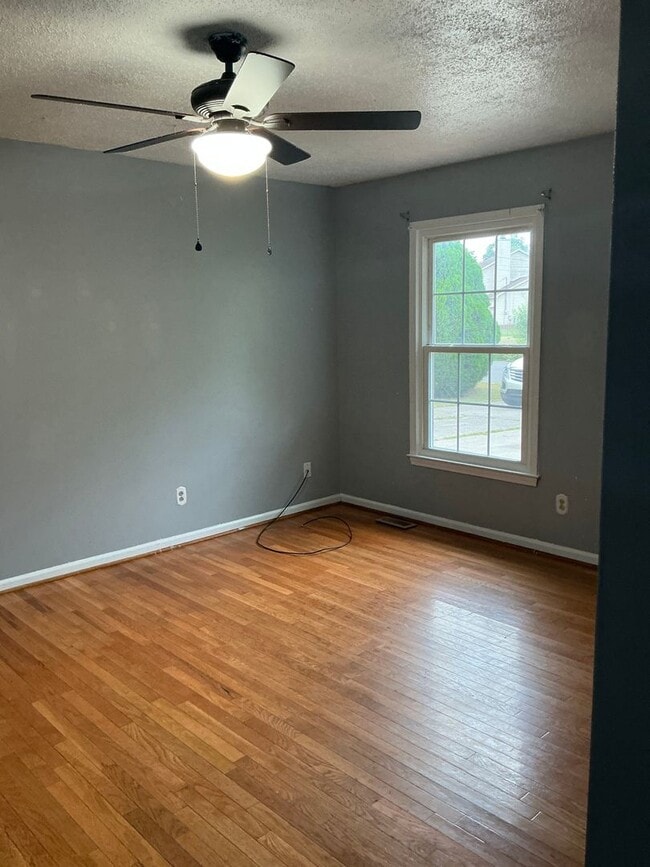 Building Photo - 1323 Wennona Dr