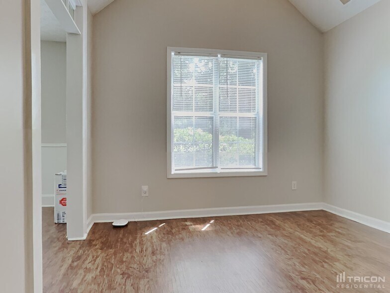 Building Photo - 408 Crested View Dr