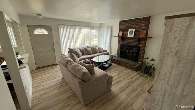Building Photo - Newly Updated 3 bedroom 1 bathroom home in Westland, Mi