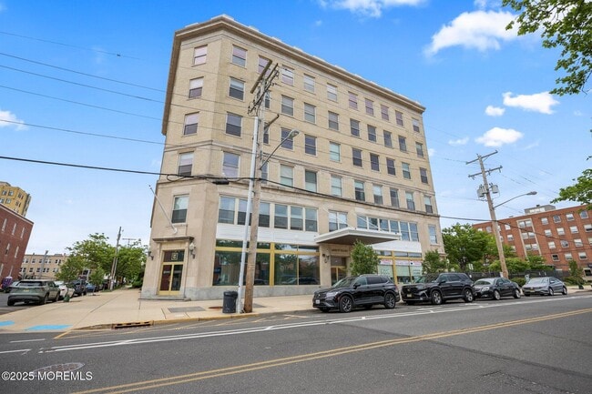 Primary Photo - 501 Grand Ave