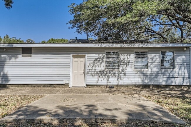 Building Photo - 224 E Boyd St