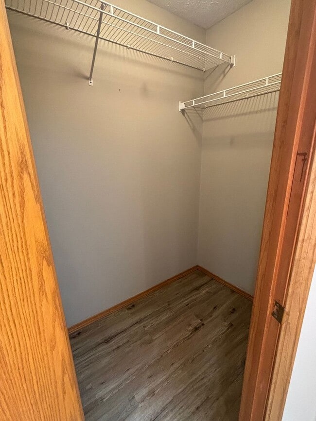 Building Photo - 2 Bed 2 Bath 2 Car Garage Duplex