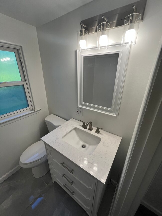 Full Bath - 210 Howard Dr