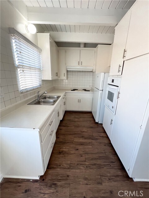 Building Photo - 2102 S Pacific Ave