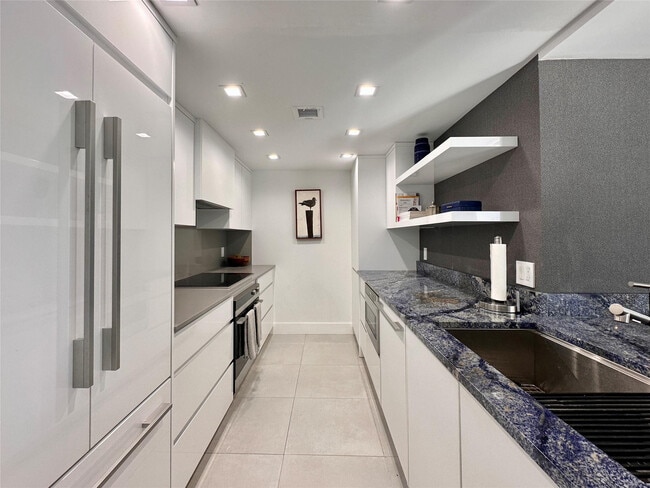 Building Photo - 209 N Fort Lauderdale Beach Blvd