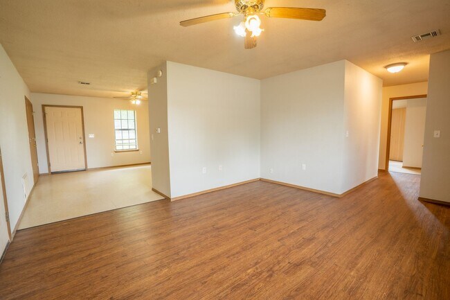 Building Photo - 3 Bed | 2 Bath | Broken Arrow
