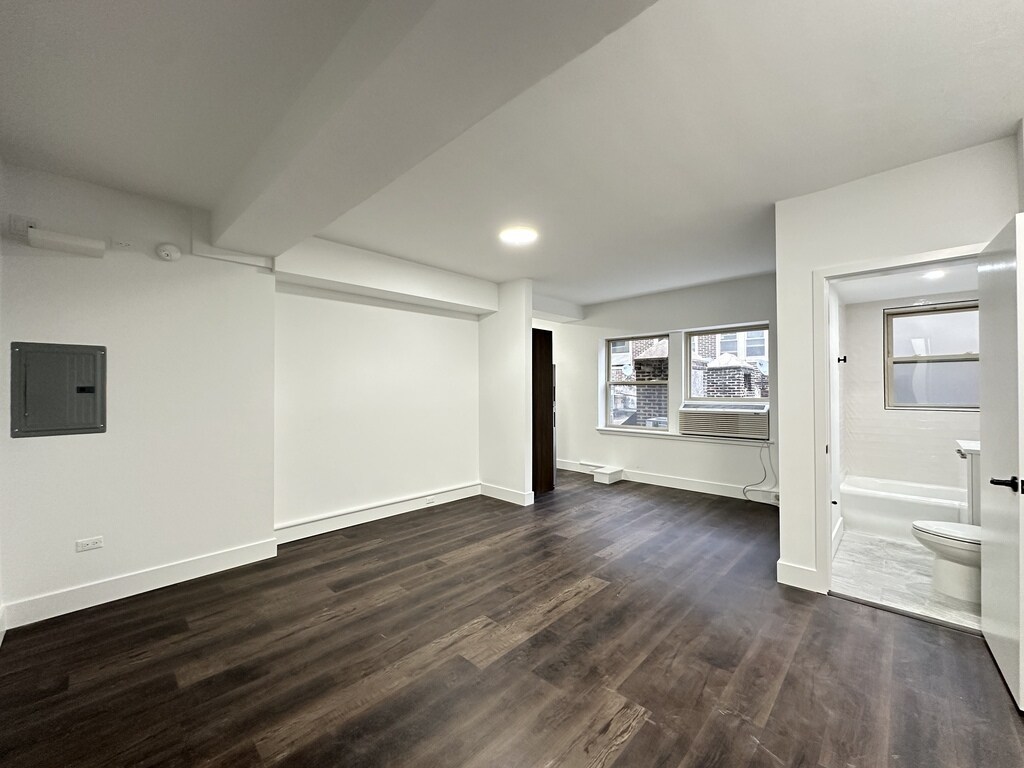 Building Photo - 1555 W Hollywood Ave