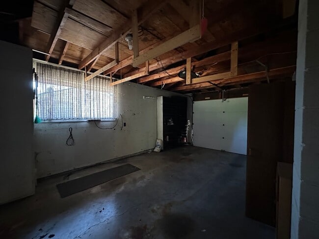 Building Photo - 2 bedroom - Retro Charmer in the Heart of ...