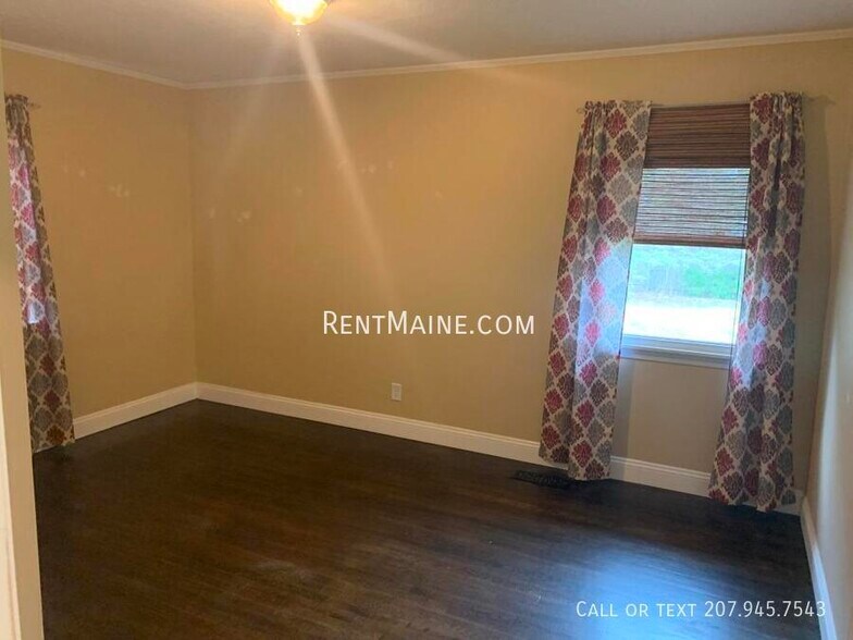 Building Photo - 173 Parkway N