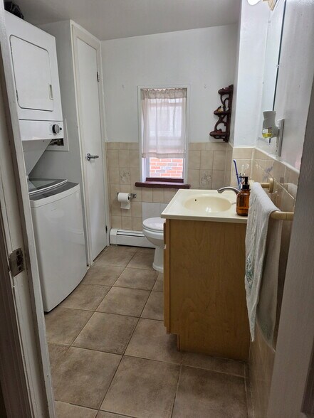 Building Photo - 509 Saint Pauls Ave