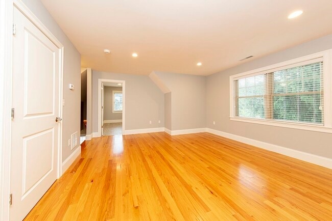 Building Photo - 33 Liberty Ave