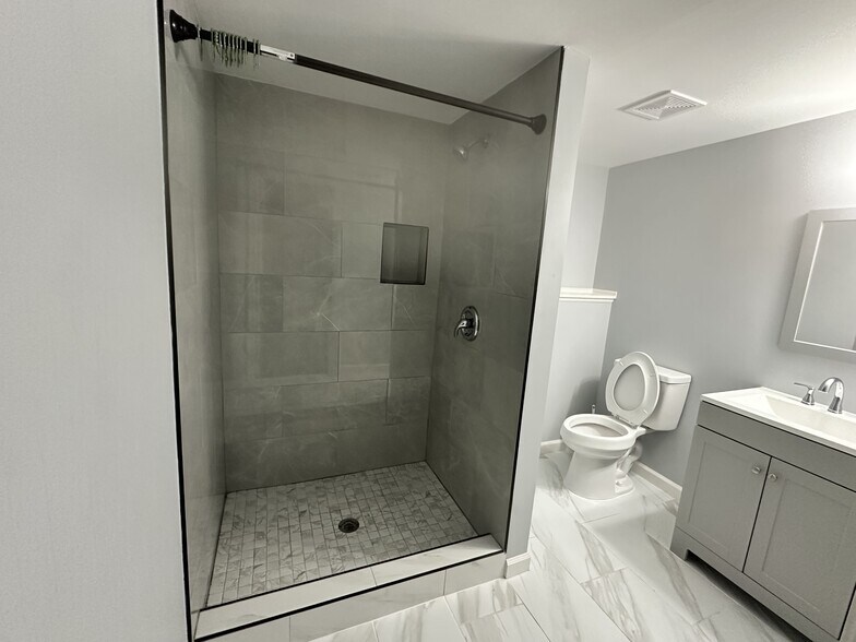 Building Photo - 10612 Holleybrooke Dr