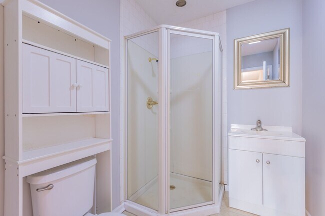 Building Photo - Available Now!  Affordable, Move-In Ready Home close to Interstate & Downtown Columbus.