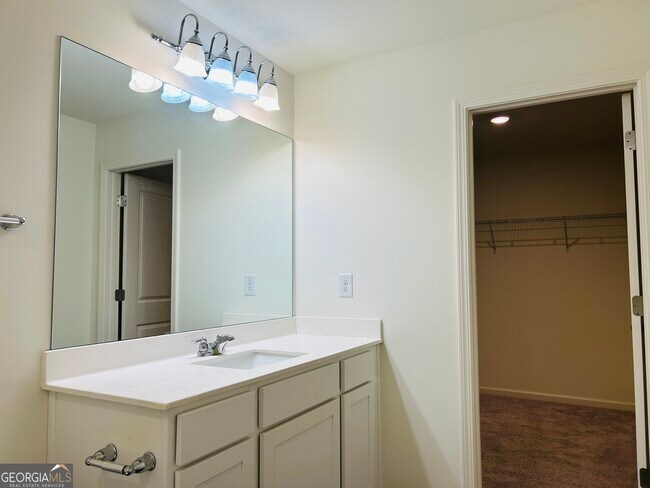 Building Photo - 403 Kings Cross Wy