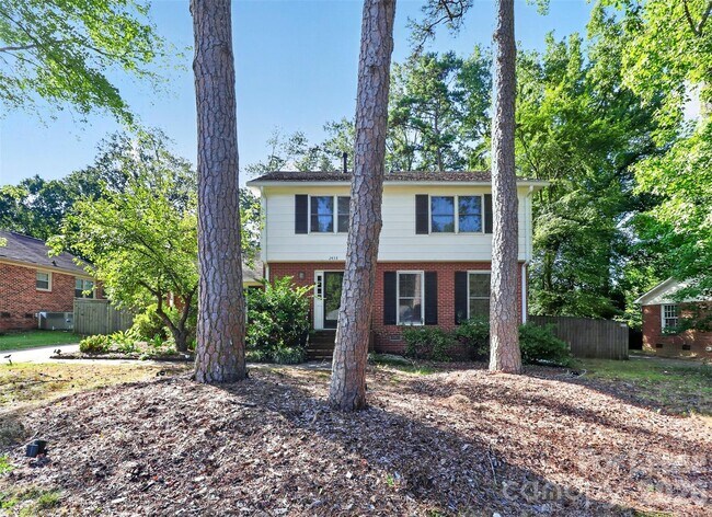 Building Photo - 2438 Knickerbocker Dr