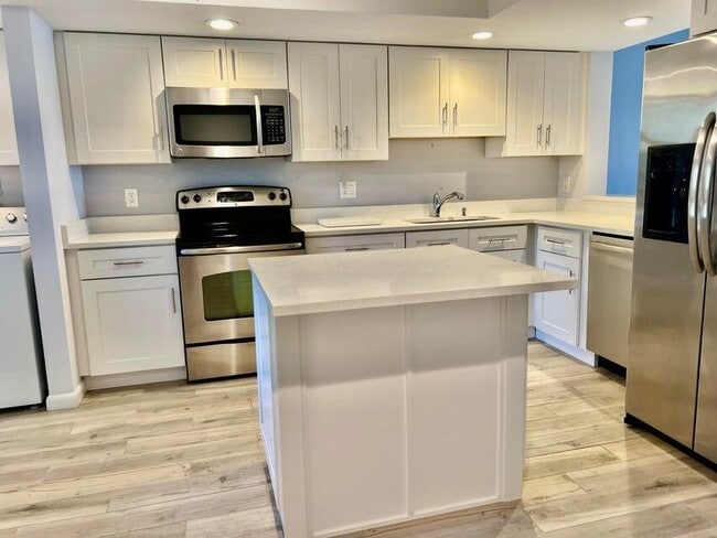 Building Photo - 1030 US-1