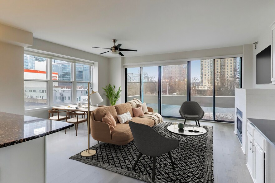 Building Photo - 5 E 14th Pl