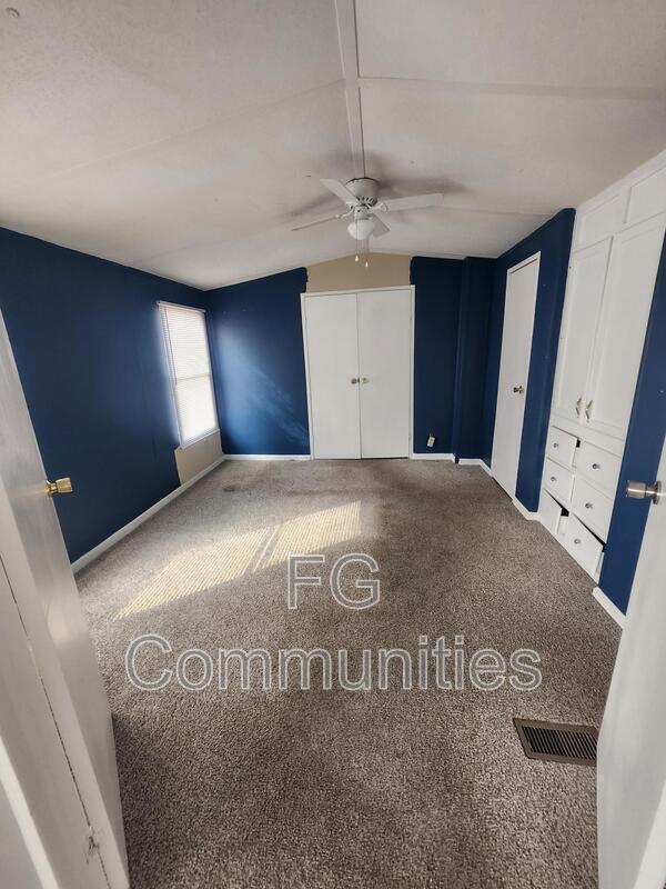 Building Photo - 1018 Crystal Blvd