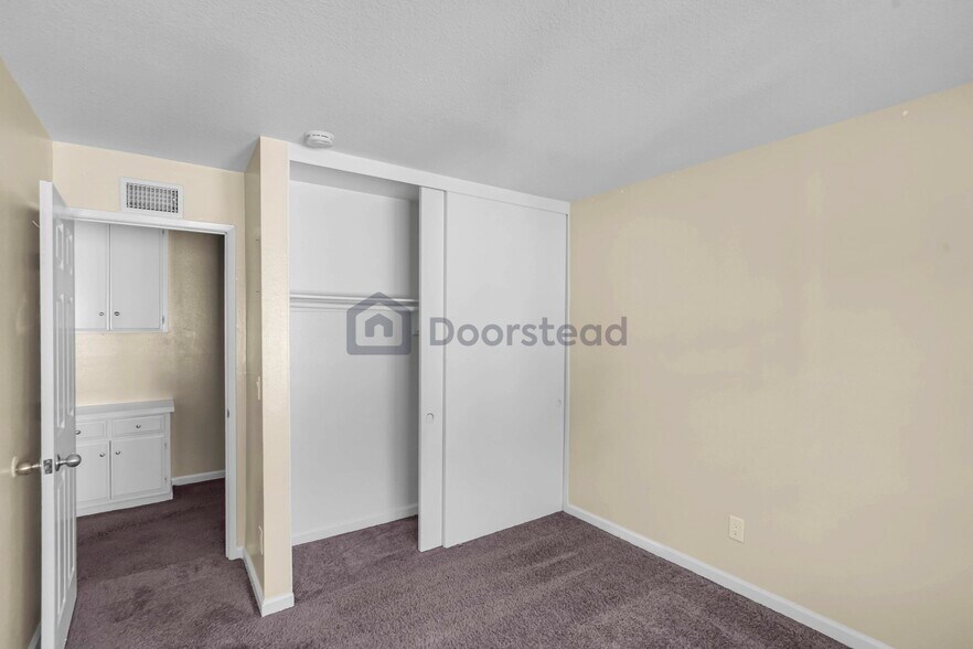 Building Photo - 2521 W Sunflower Ave