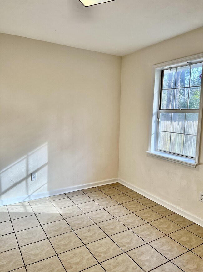 Building Photo - 171 Dawn Lauren Ln