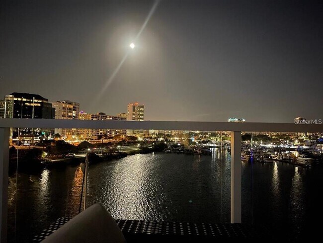 Building Photo - 650 Golden Gate Point