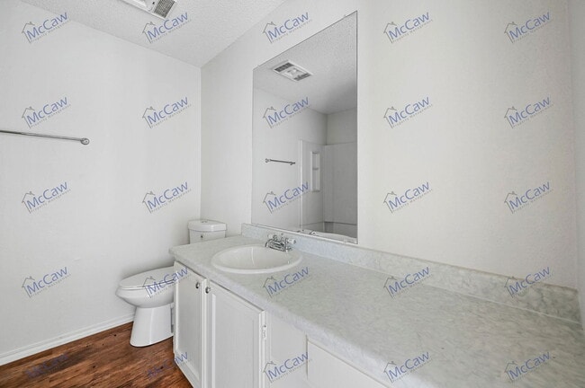 Building Photo - 800 Bluebonnet Dr