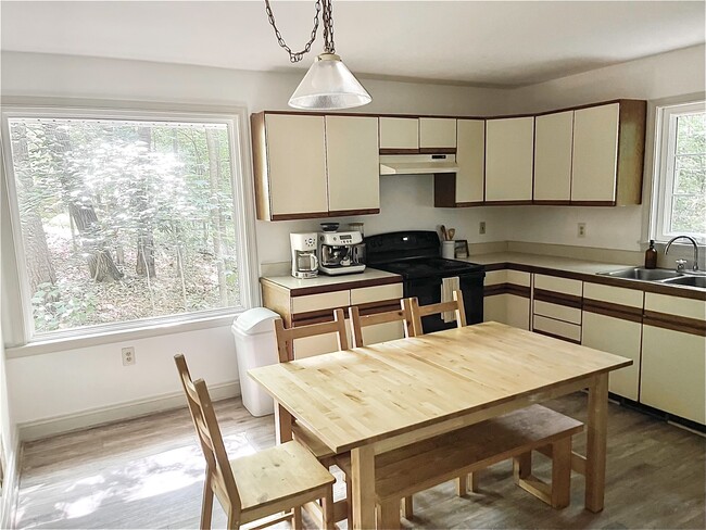 Building Photo - 7144 Persimmon Ln