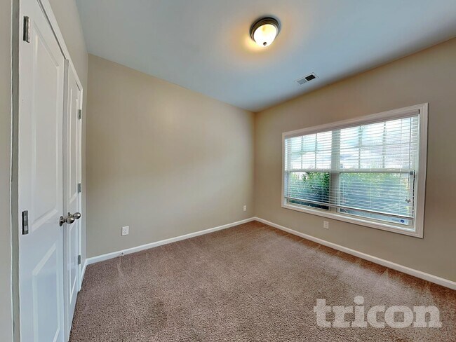 Building Photo - 3663 Shale Ln SE